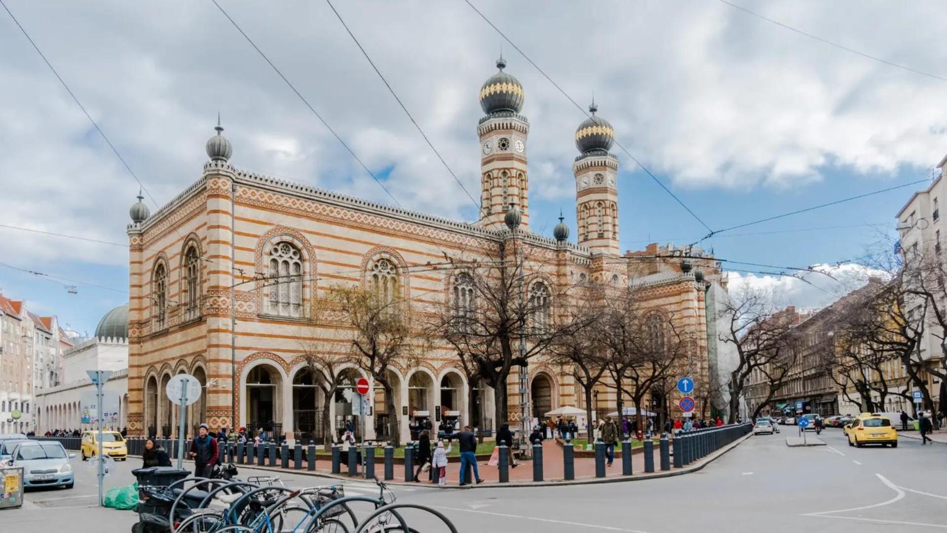 Colorful apartment next to Gozsdu&Synagogue Budapest Exterior foto